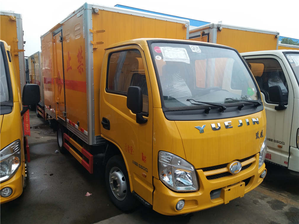 躍進(jìn)小福星CLW5030XRQNJ5易燃?xì)怏w廂式運(yùn)輸車