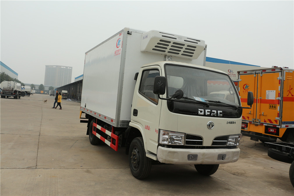 東風(fēng)小多利卡CLW5040XLC5冷藏車